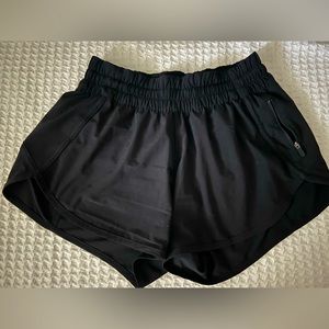 Lululemon Tracker short 4” size 6 black
